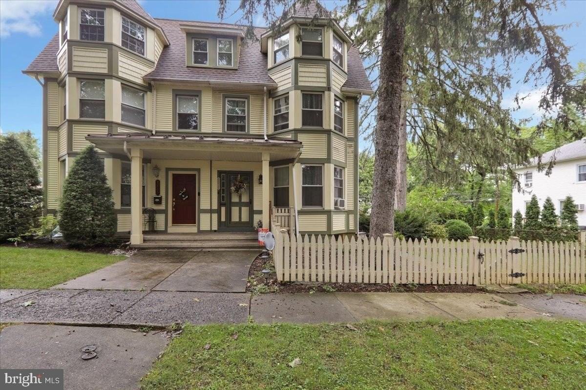 1163 Cleveland Ave - Photo 3 of 32
