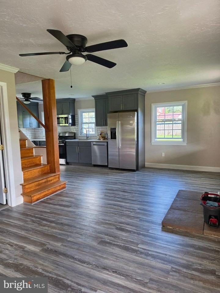 1112 Telegraph Rd - Photo 4 of 19