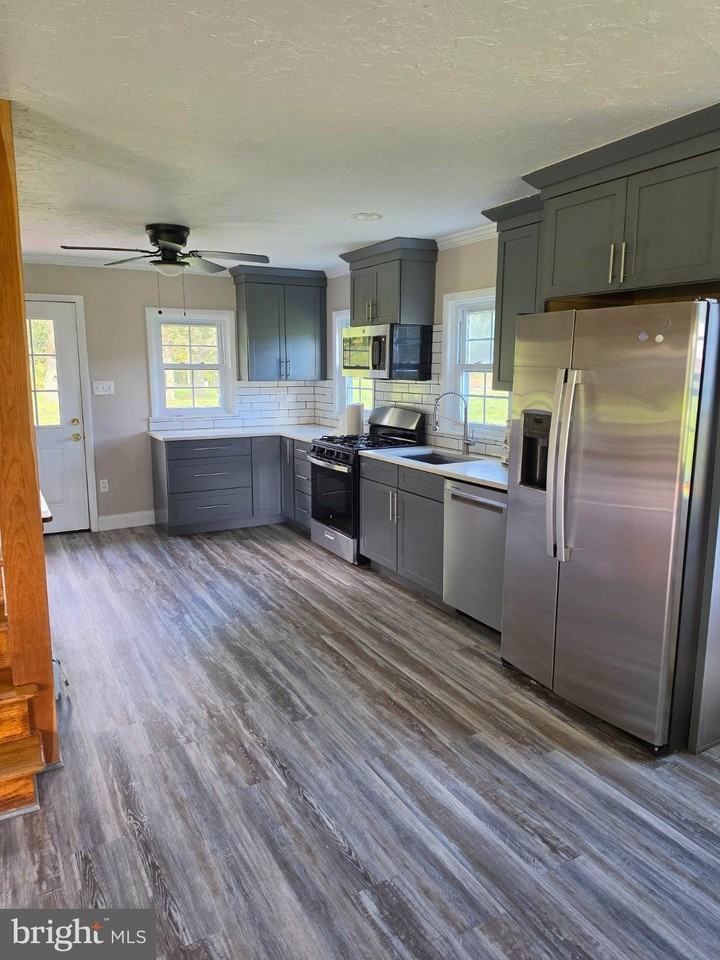1112 Telegraph Rd - Photo 5 of 19