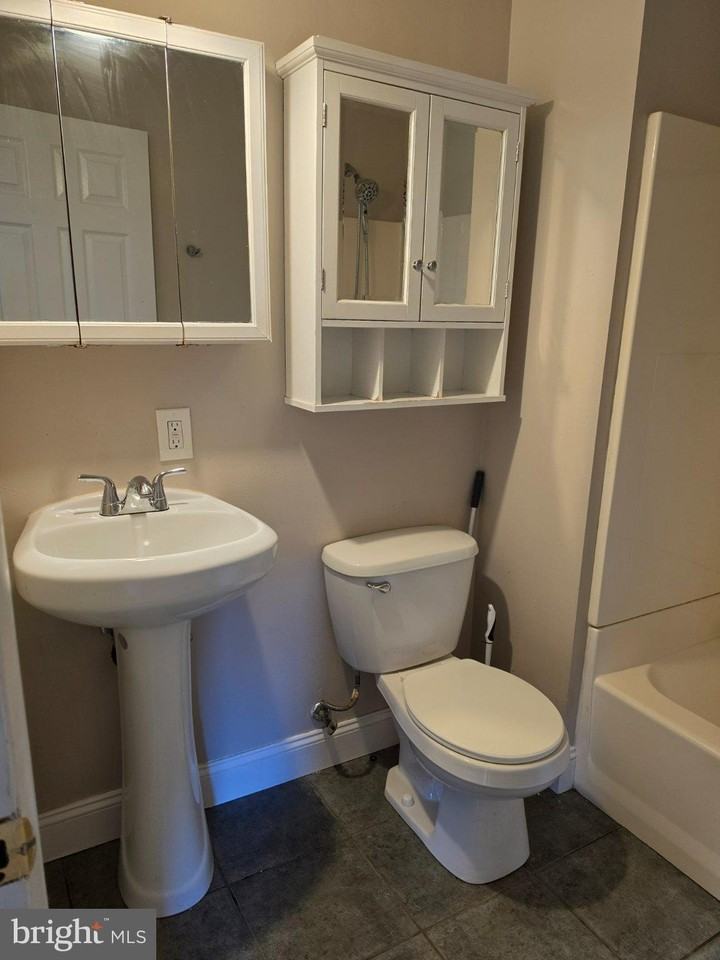1112 Telegraph Rd - Photo 7 of 19