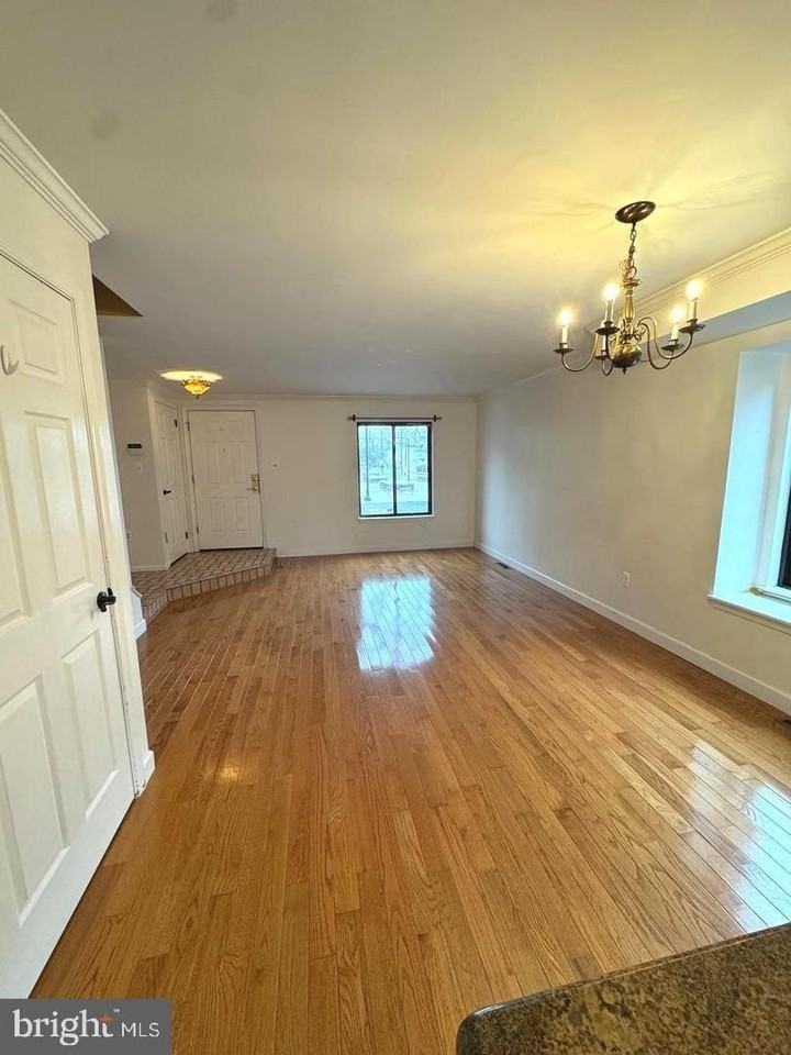 315 Verbeke St - Photo 3 of 20