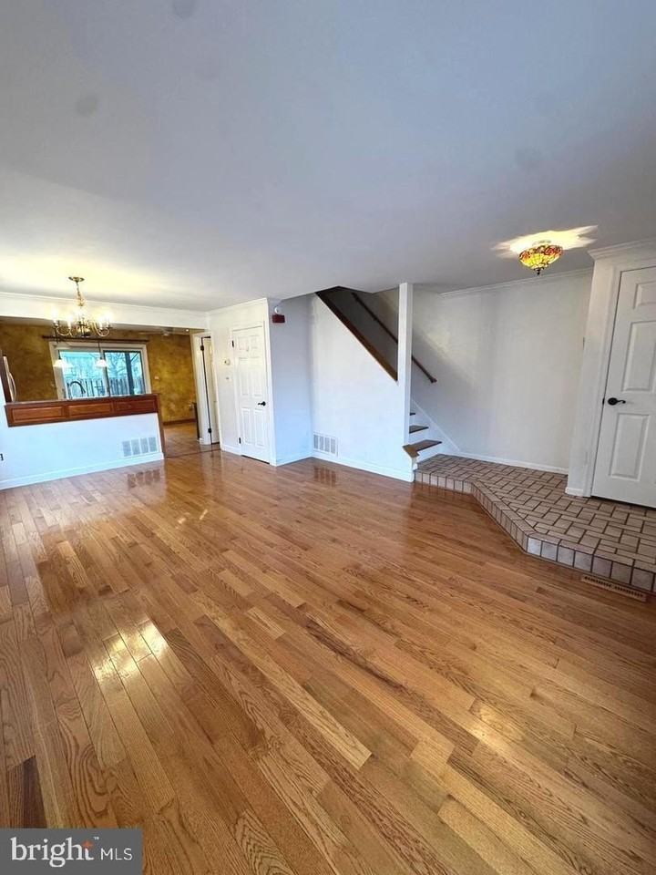 315 Verbeke St - Photo 4 of 20
