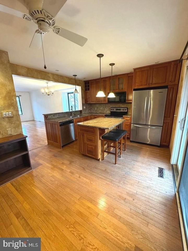 315 Verbeke St - Photo 7 of 20