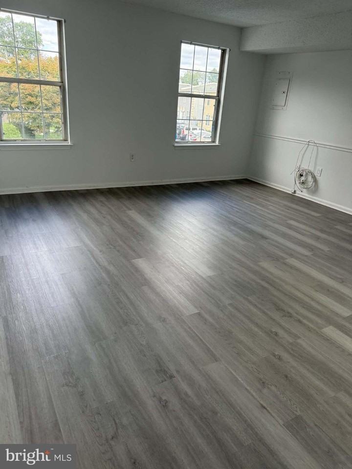 3324 Willits Rd #11B - Photo 4 of 14