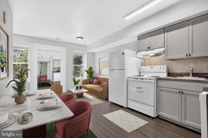 featured image of 1537 W Stiles St #2