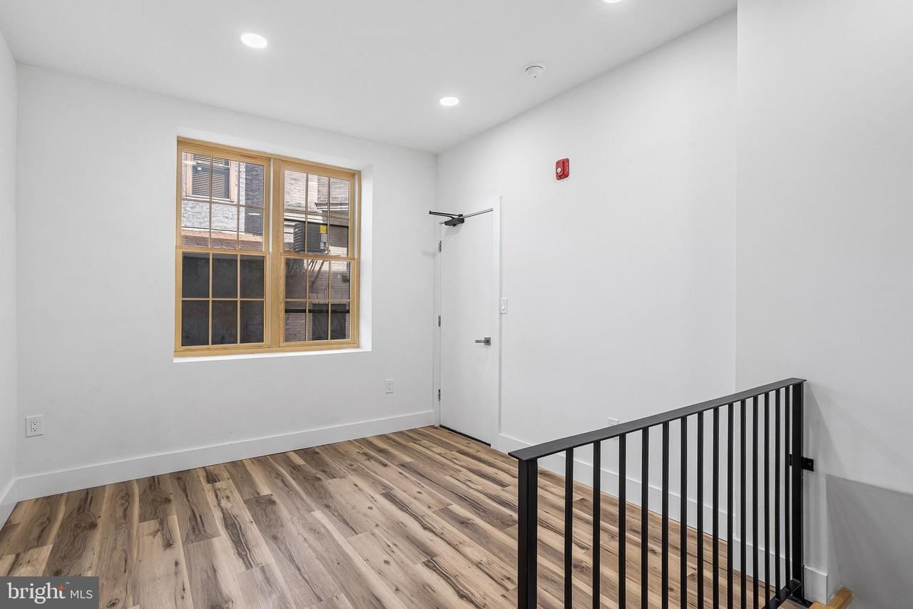 1222 Chancellor St #1F - Photo 4 of 12