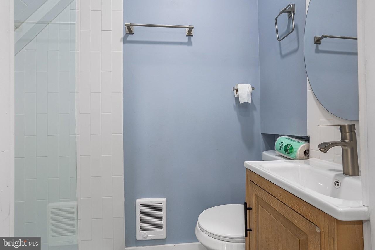1222 Chancellor St #1F - Photo 5 of 12
