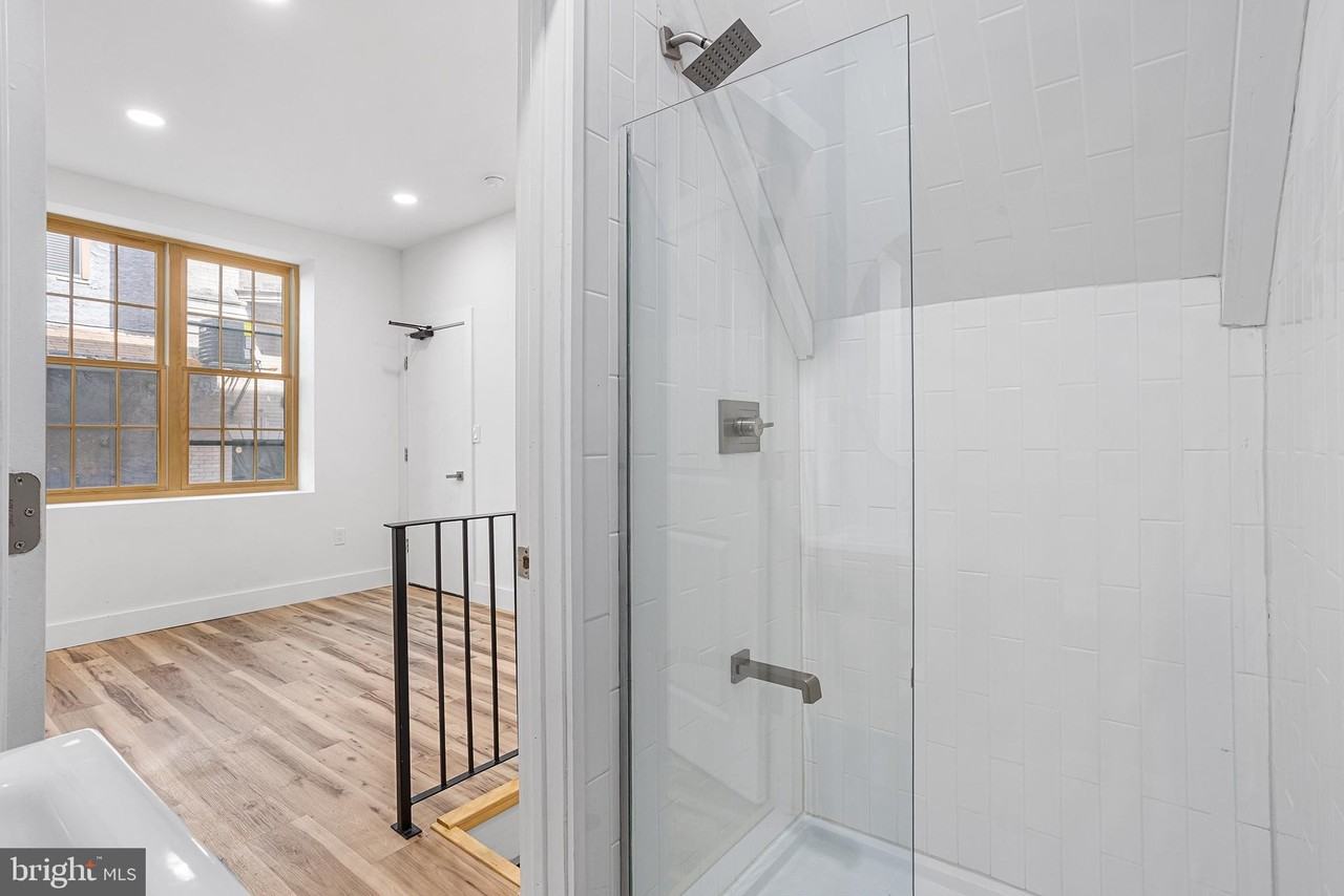 1222 Chancellor St #1F - Photo 6 of 12