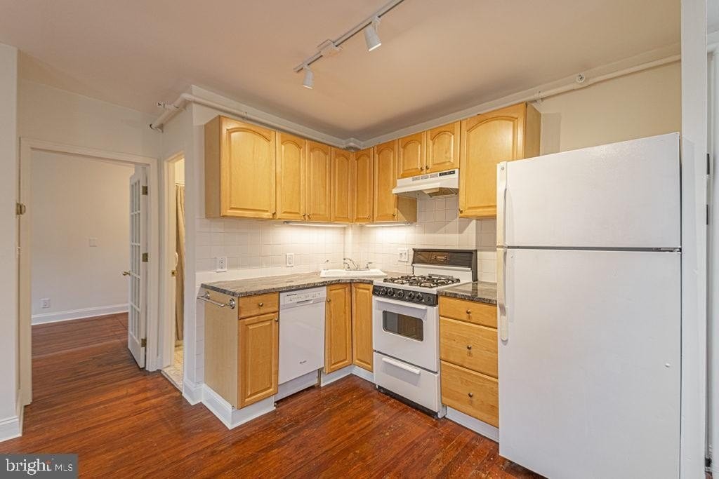 403 S 23rd St - Photo 2 of 15