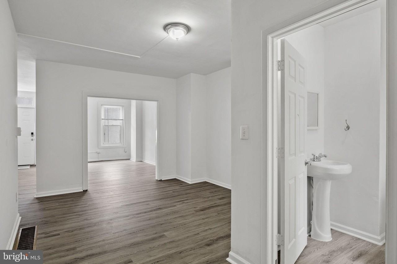 206 Baldwin St - Photo 7 of 35