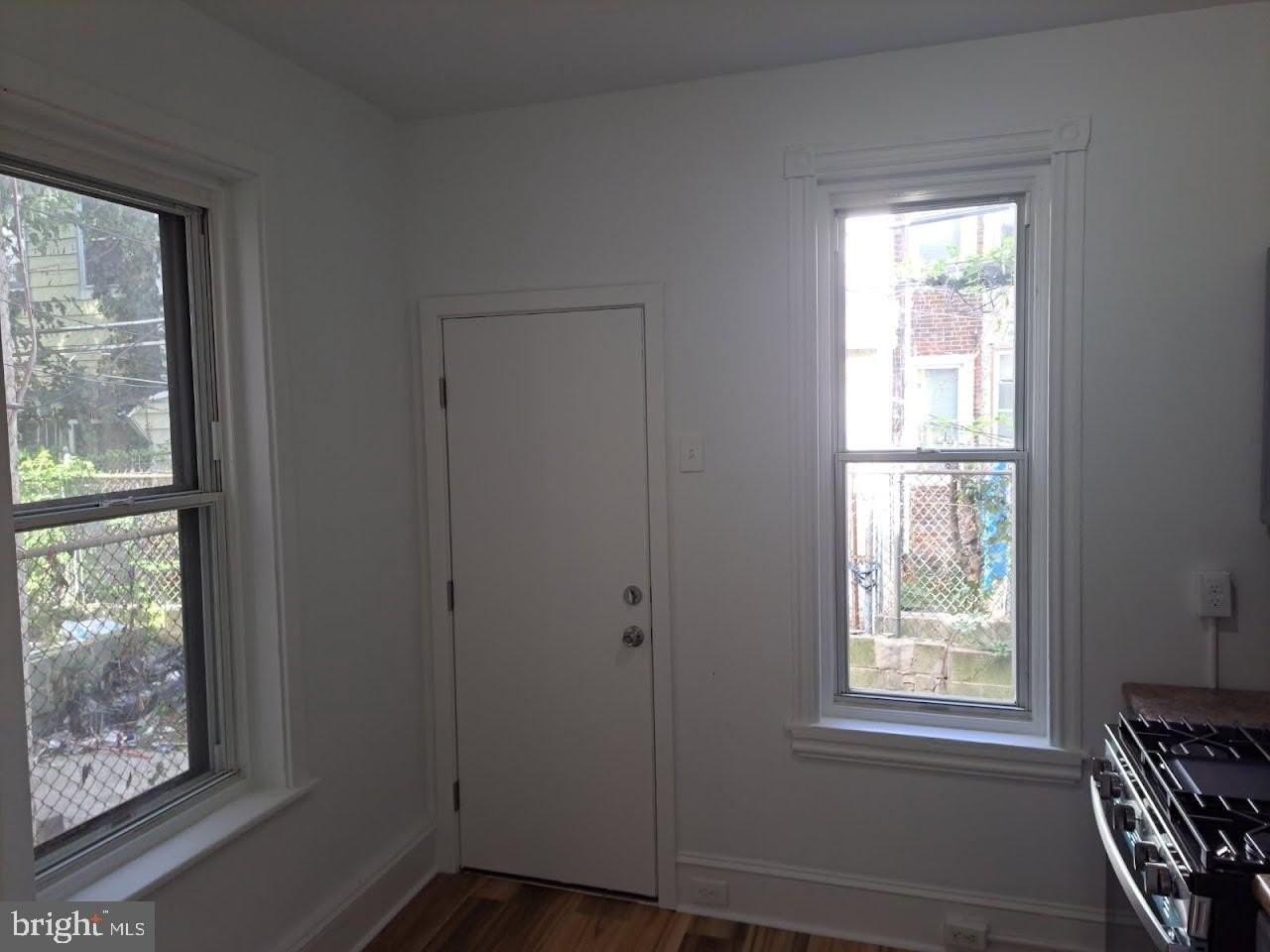 2562 N Hollywood St - Photo 6 of 23