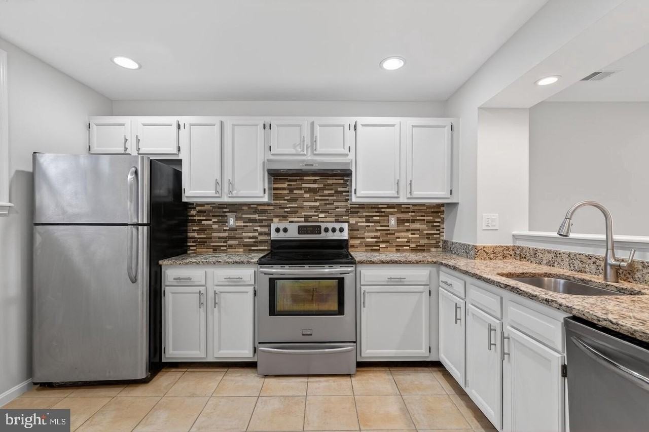 3854 9th Rd S #3854 - Photo 5 of 31