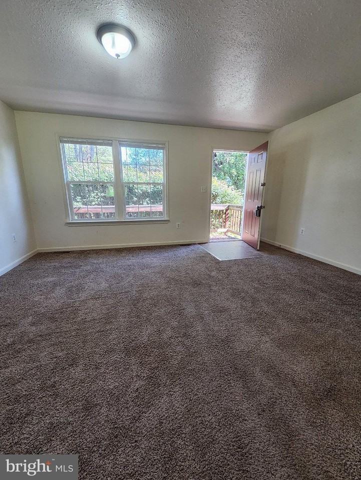 294 East St - Photo 2 of 18