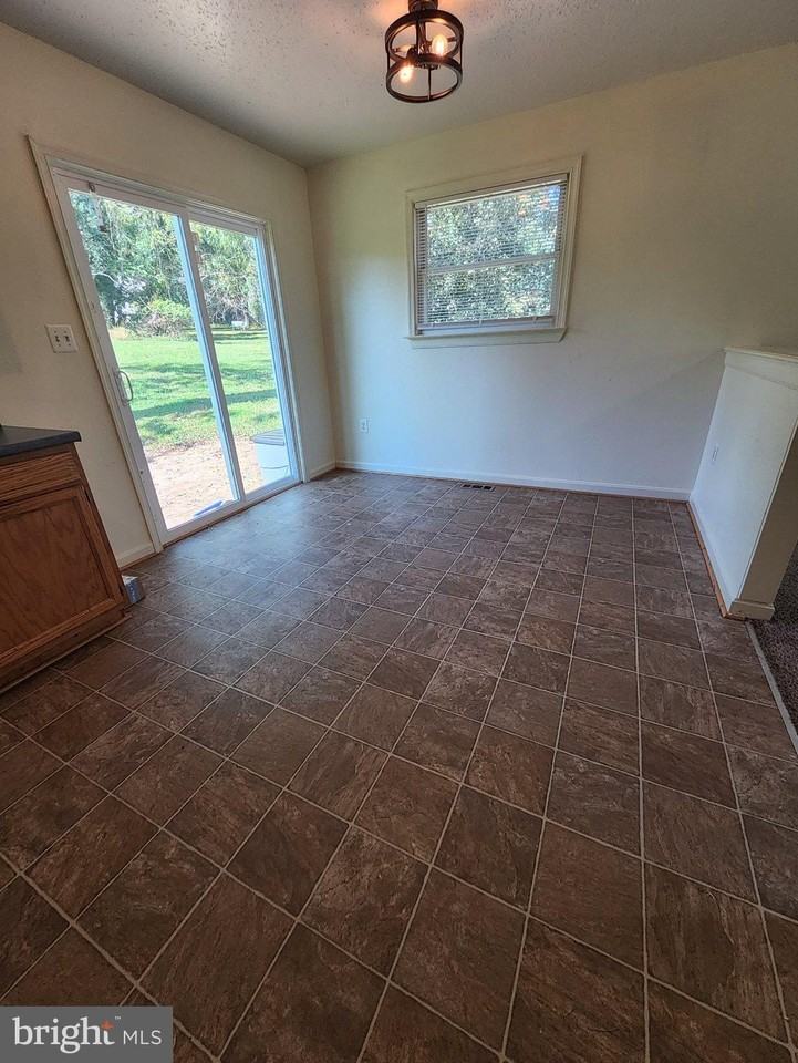 294 East St - Photo 4 of 18