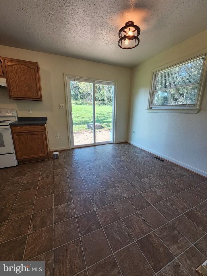 294 East St - Photo 5 of 18