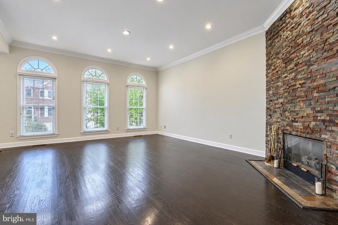1805 Vance Pl - Photo 3 of 28