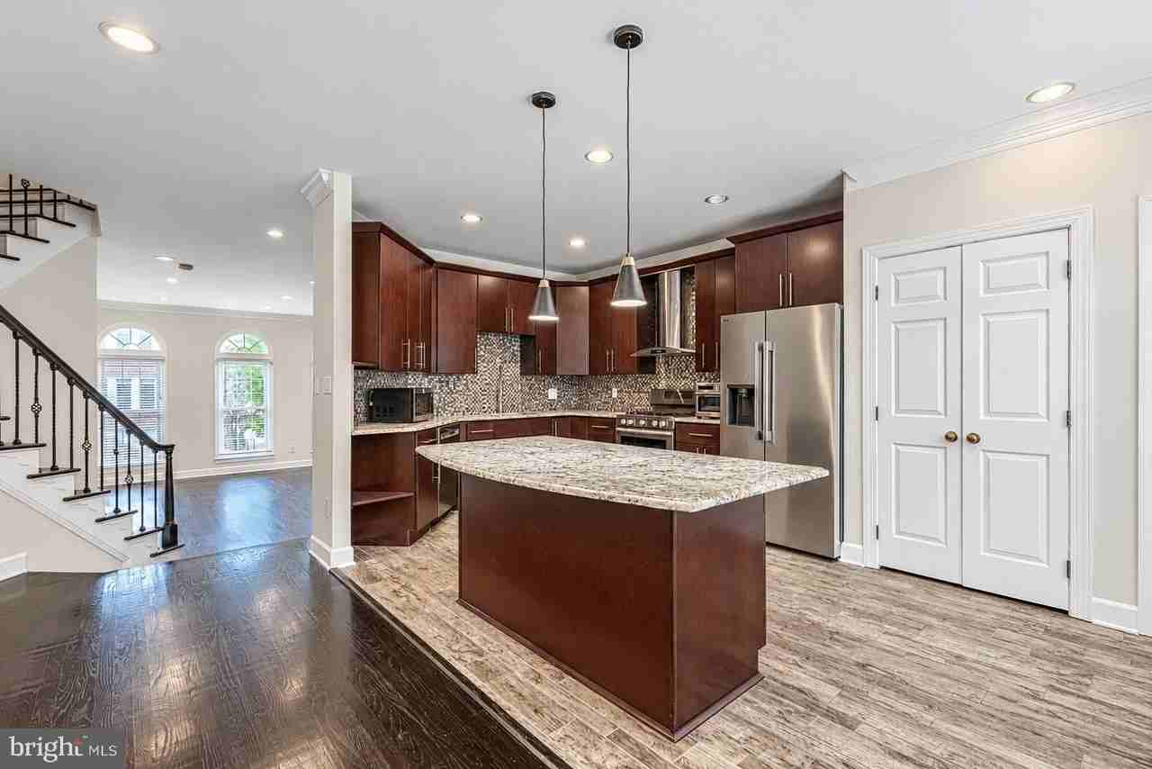 1805 Vance Pl - Photo 7 of 28