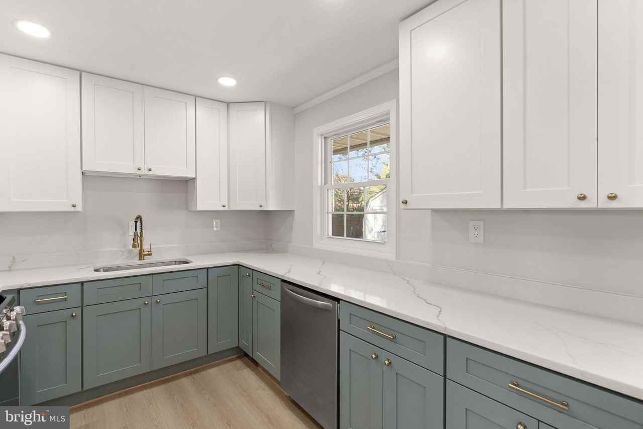 6404 Wayside Pl - Photo 4 of 42