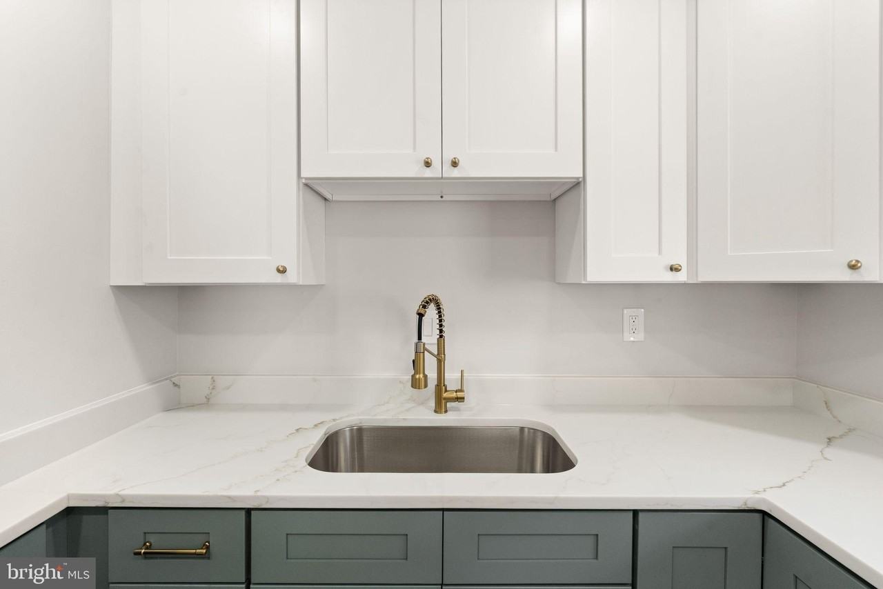 6404 Wayside Pl - Photo 5 of 42