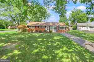 featured image of 6404 Wayside Pl