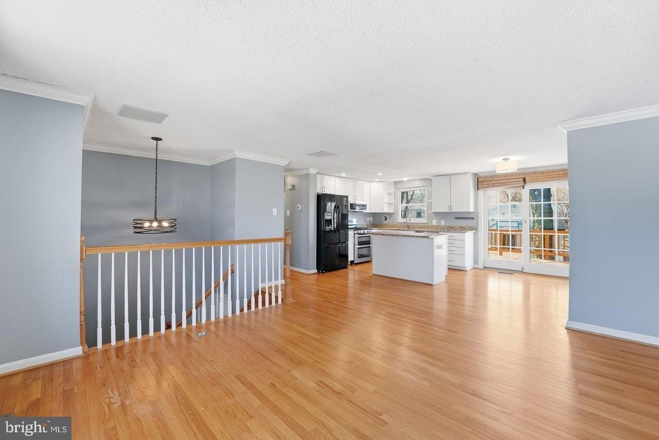7916 Frye Rd - Photo 2 of 25
