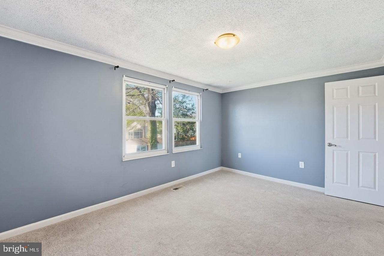 7916 Frye Rd - Photo 6 of 25