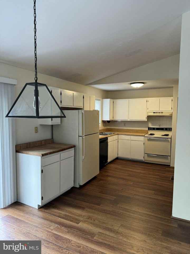 5121 Ridge Rd - Photo 4 of 11