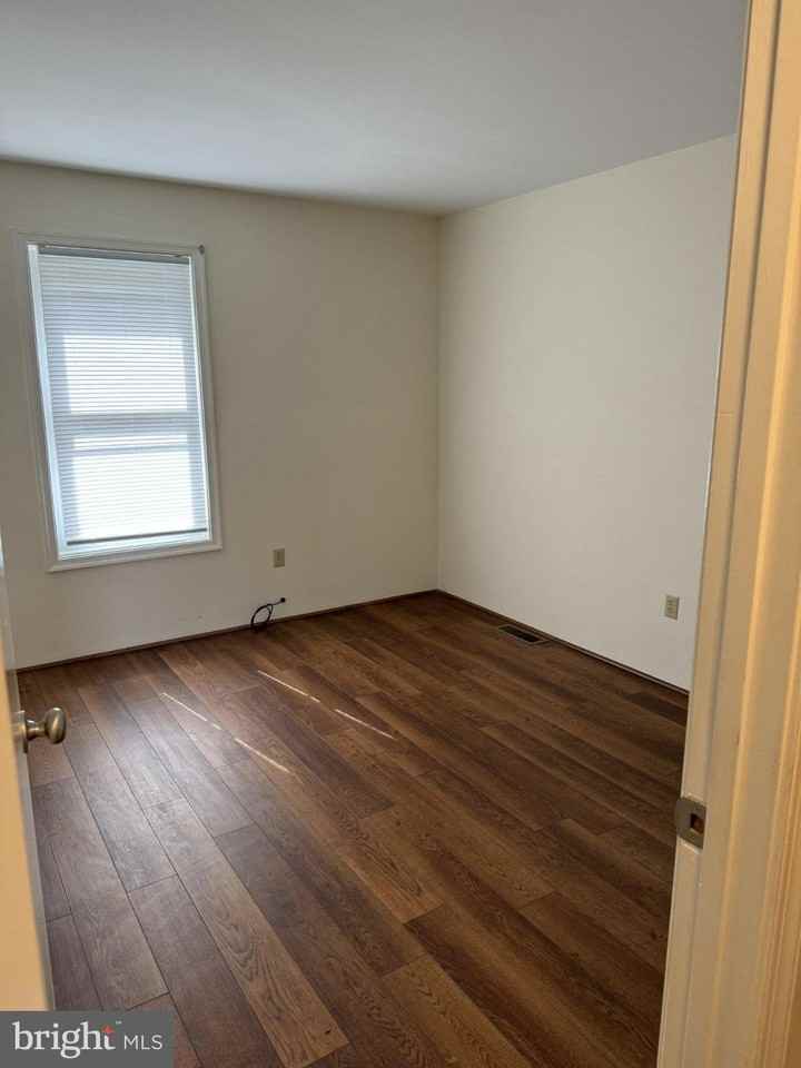 5121 Ridge Rd - Photo 7 of 11