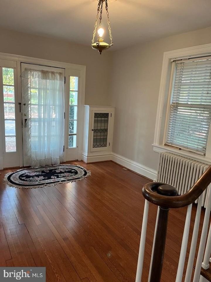 208 Fairmont Ave - Photo 4 of 20