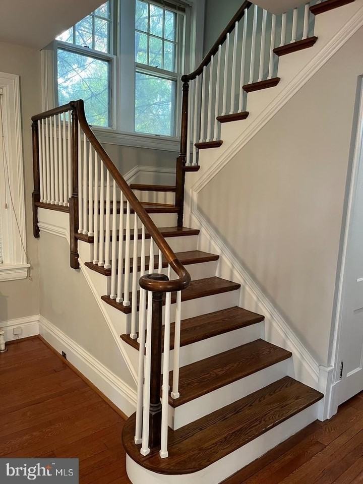 208 Fairmont Ave - Photo 6 of 20