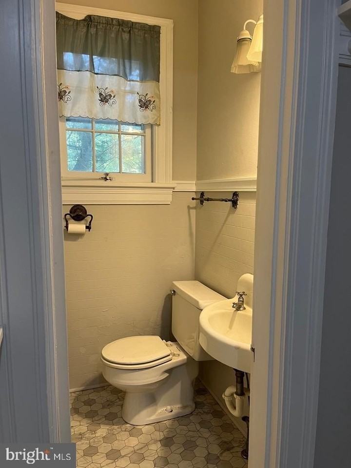 208 Fairmont Ave - Photo 7 of 20