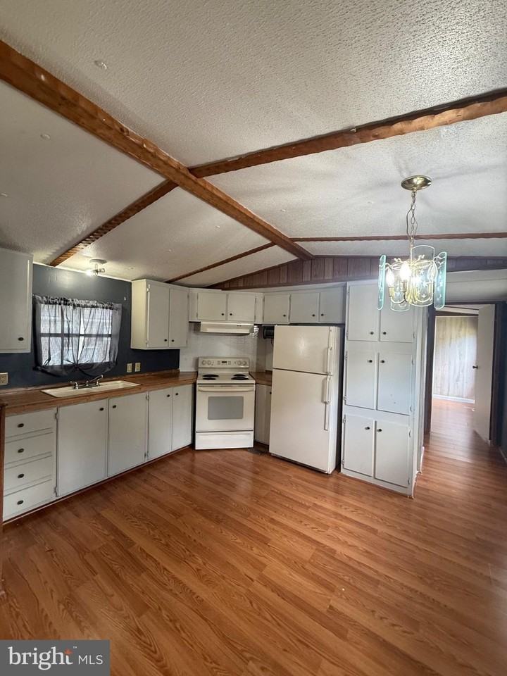455 Gantt Dr - Photo 3 of 13