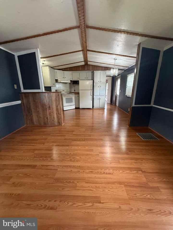 455 Gantt Dr - Photo 5 of 13