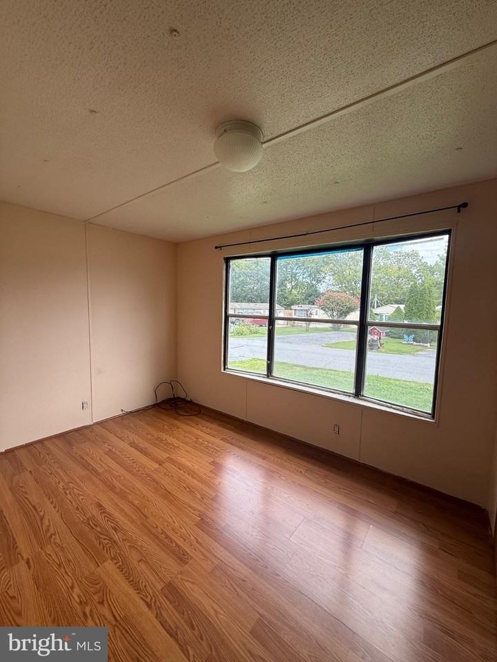 455 Gantt Dr - Photo 7 of 13