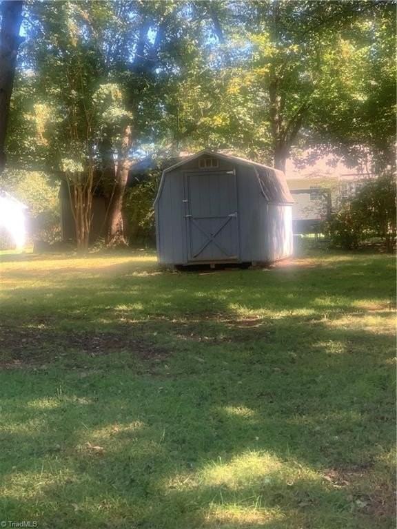 418 Oakland Ave - Photo 4 of 17