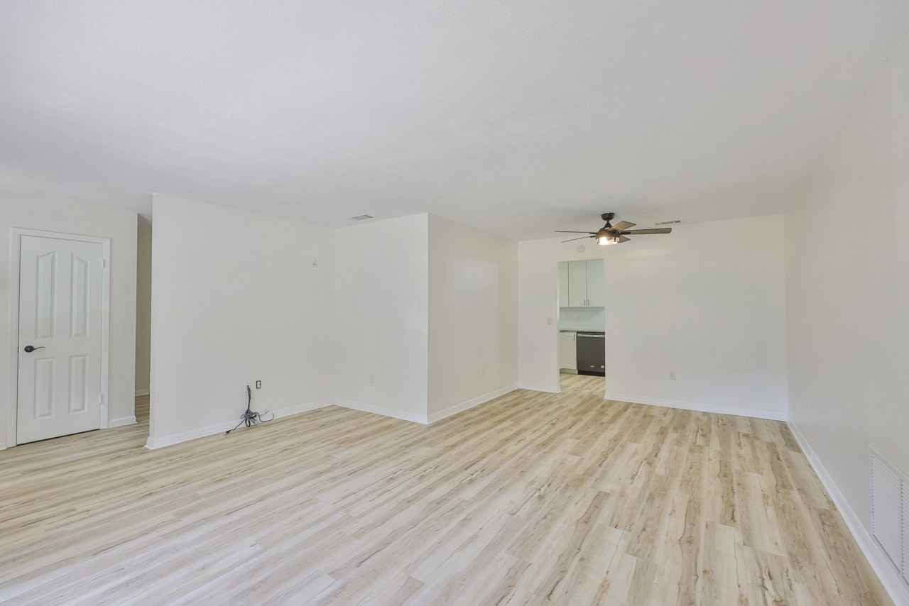 121 Windy Cir - Photo 6 of 37
