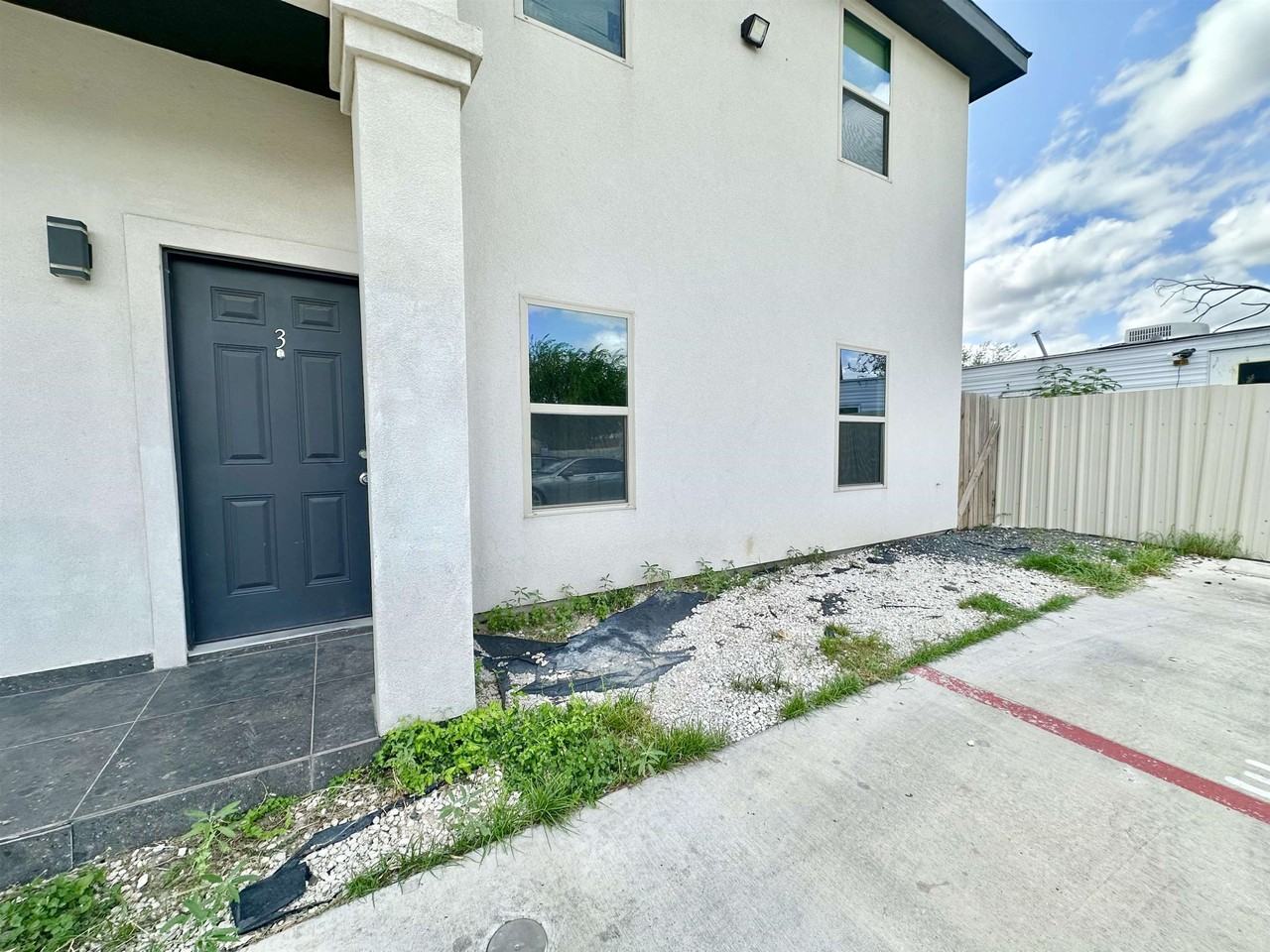2705 Mauricio St - Photo 2 of 18