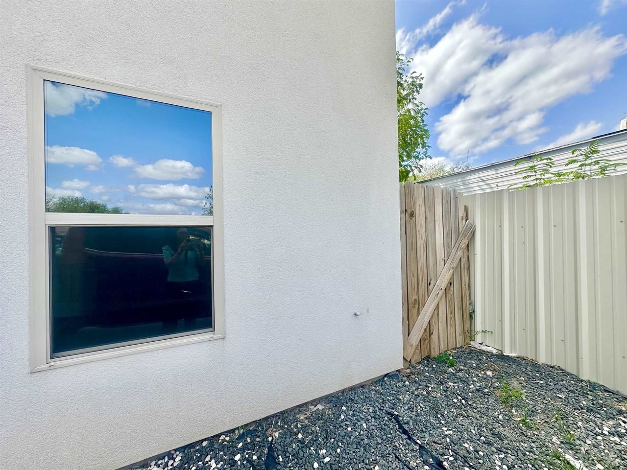 2705 Mauricio St - Photo 3 of 18