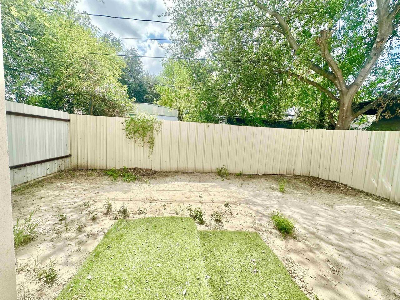 2705 Mauricio St - Photo 6 of 18