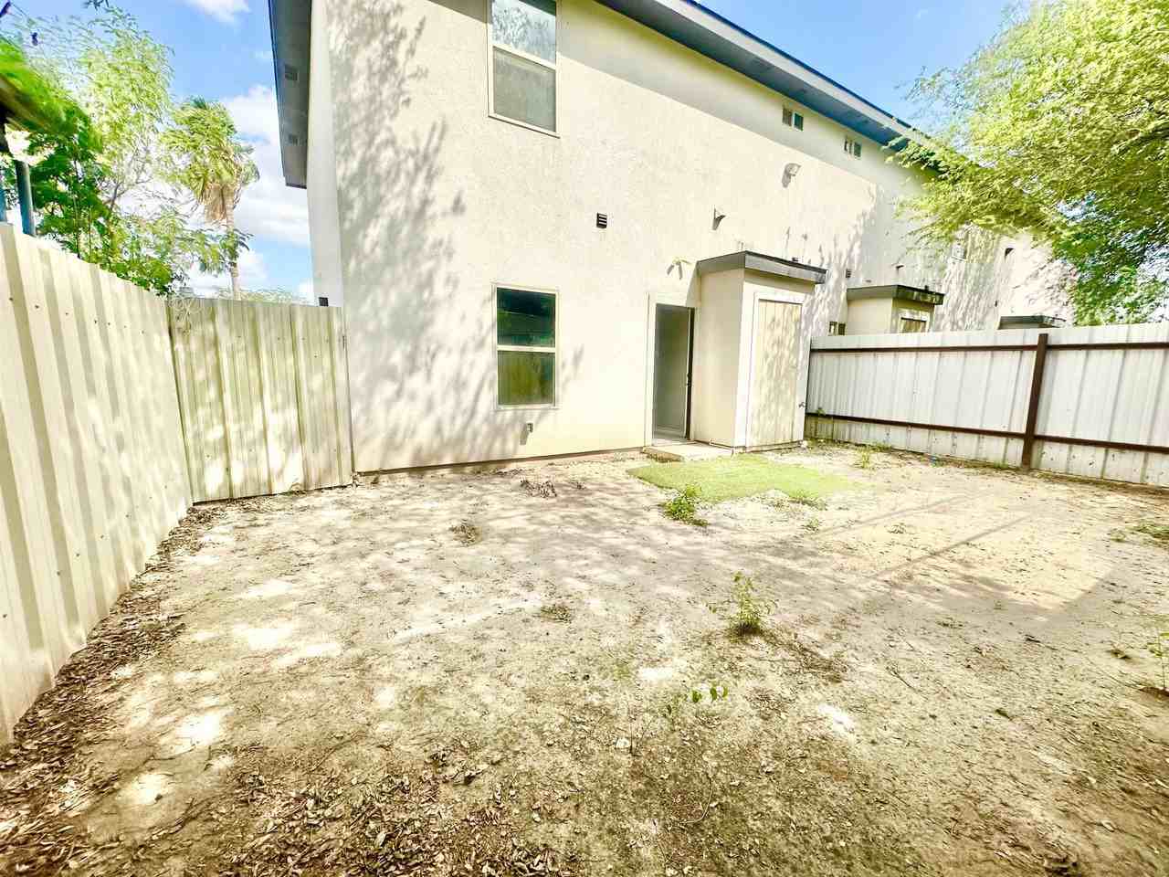 2705 Mauricio St - Photo 7 of 18