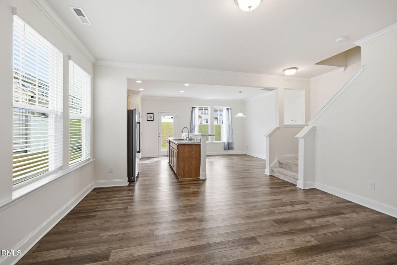 227 E Porthaven Way - Photo 7 of 28