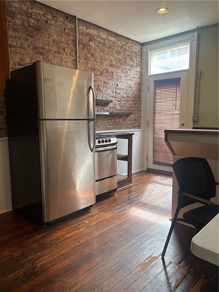 177 43 1/2 St - Photo 5 of 17