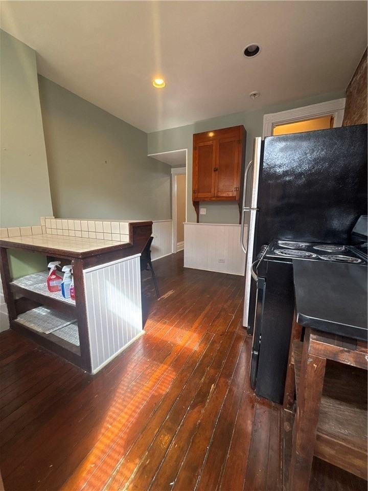 177 43 1/2 St - Photo 6 of 17