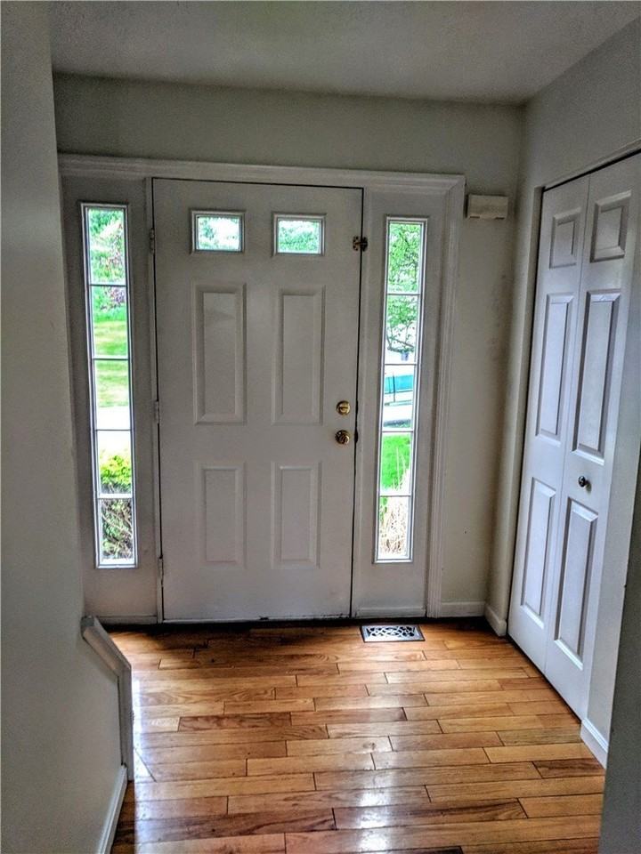 1320 Meadowbrook Dr - Photo 2 of 11