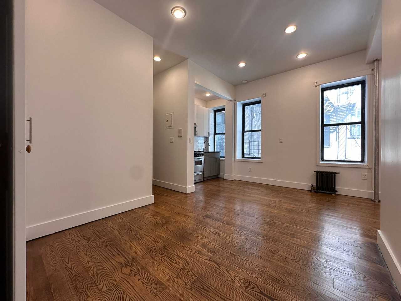 Eastern Pkwy #1M - Photo 4 of 11