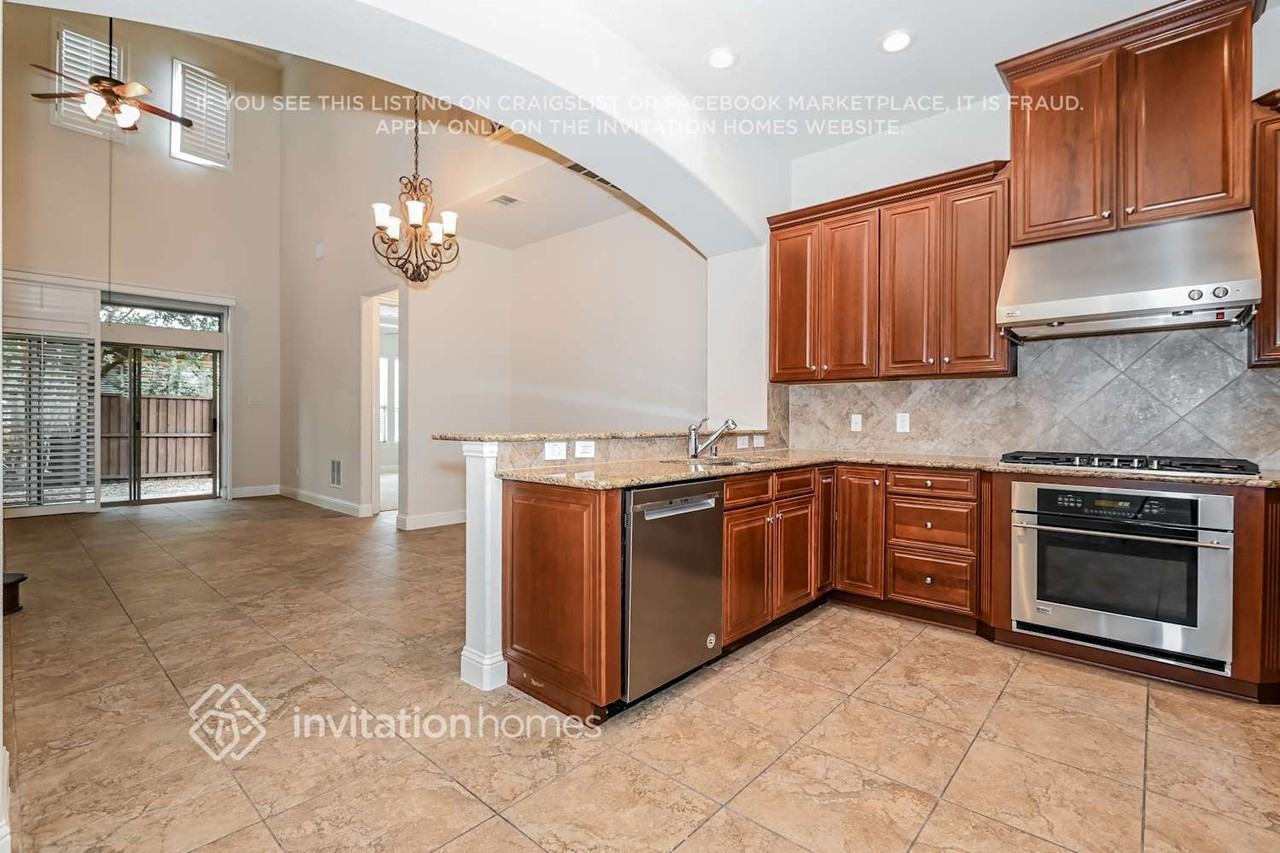 4704 Durham Dr - Photo 4 of 16