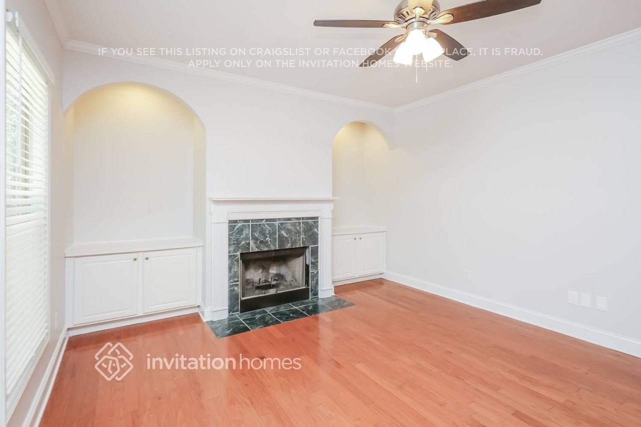 532 Suwanee Oaks Dr - Photo 3 of 16