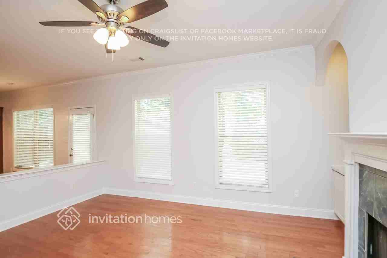 532 Suwanee Oaks Dr - Photo 4 of 16