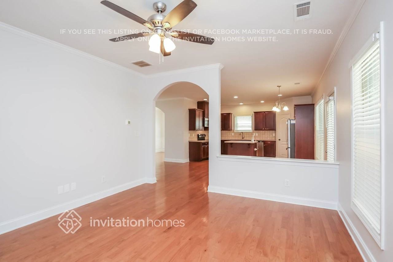 532 Suwanee Oaks Dr - Photo 5 of 16