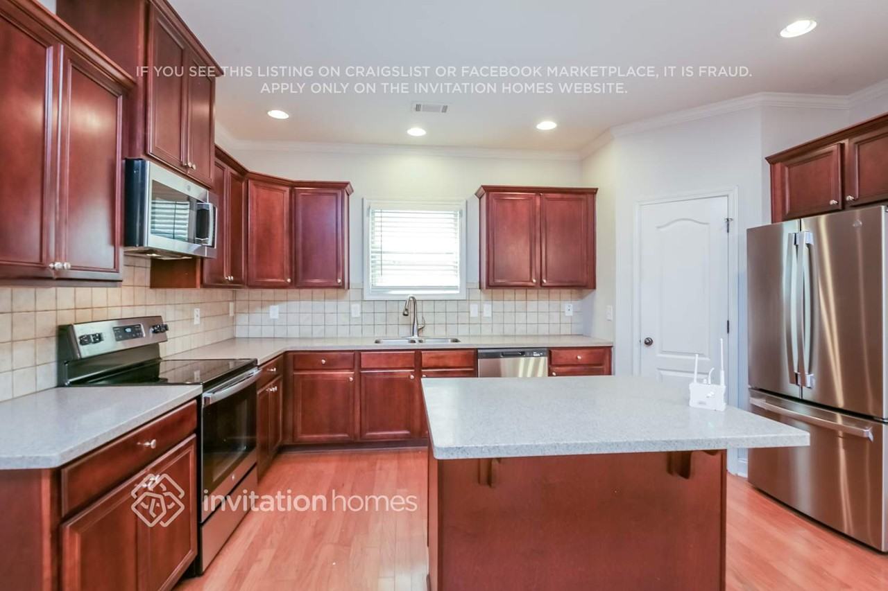532 Suwanee Oaks Dr - Photo 6 of 16